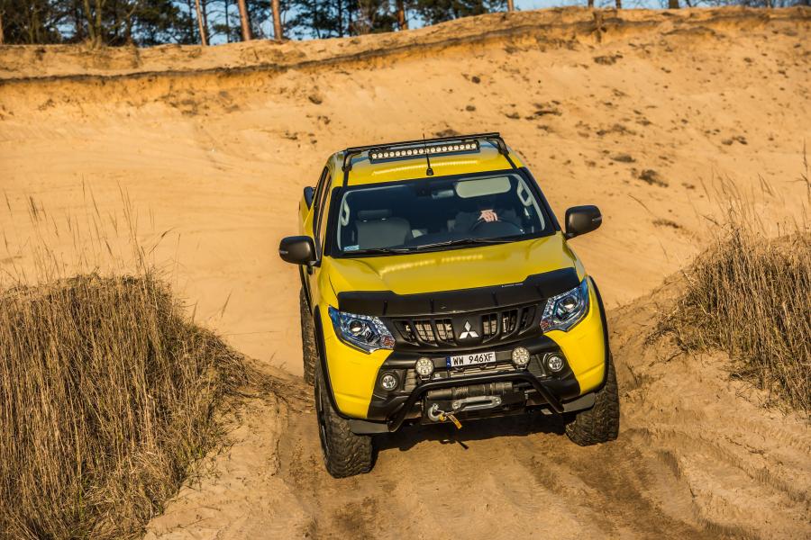  Mitsubishi L200 Monster Concept 2016 года  (фото 3 из 30)